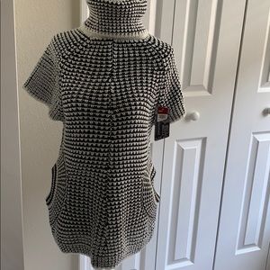 Small Black and white turtle sweater vest.